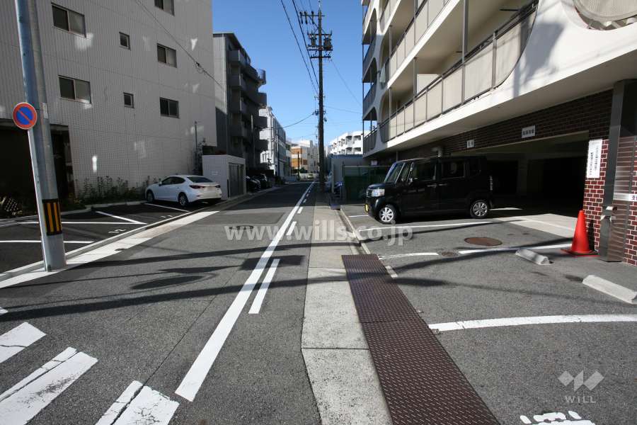 敷地南側の前面道路