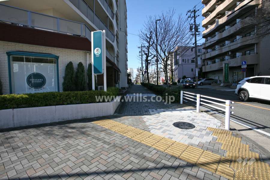 敷地北側の前面道路