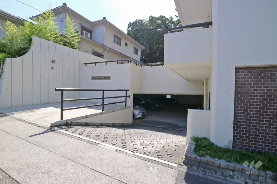 駐車場出入り口