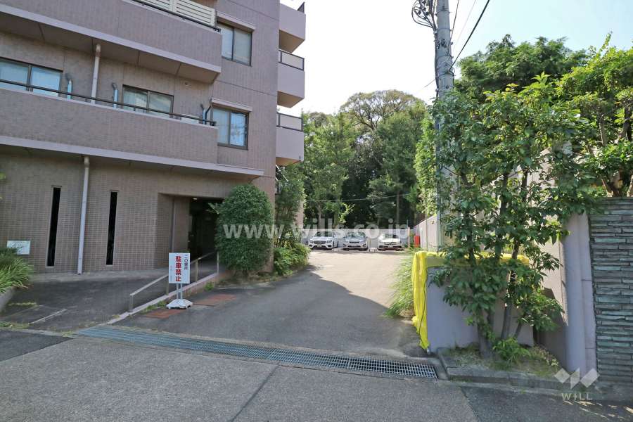 駐車場出入り口