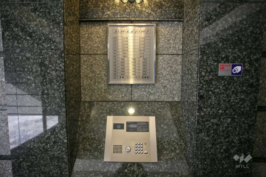 オートロックと案内板
