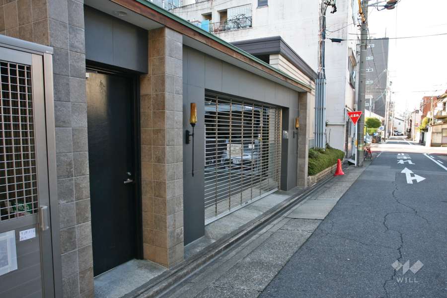 駐車場出入口（北側/リングシャッター付き）