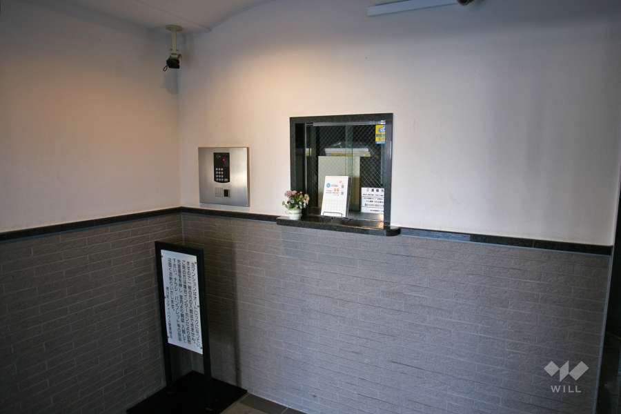 エントランスはオートロック付きです。