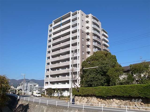 メゾンドール仁川の外観（南東側から）