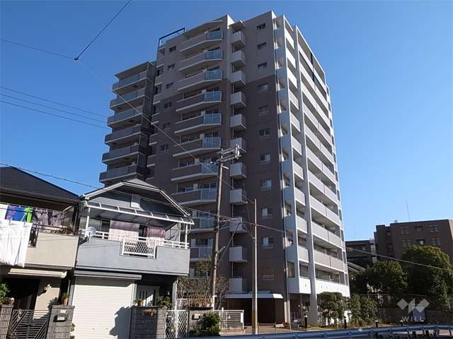 メゾンドール仁川の外観（南西側から）