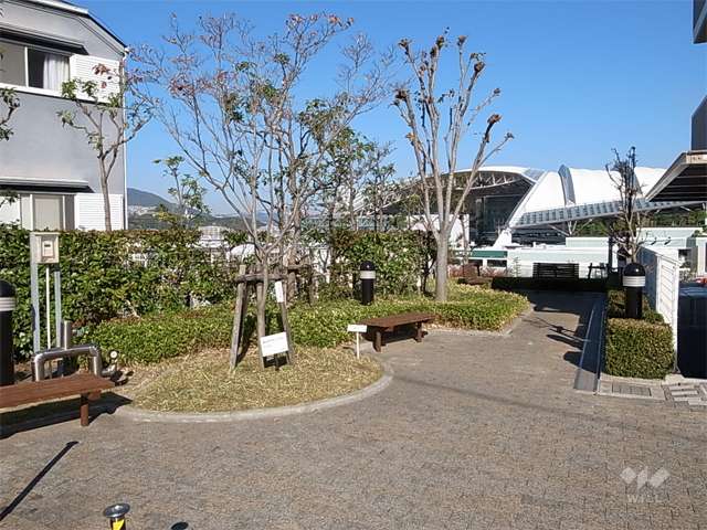 エントランス横にある緑地スペース