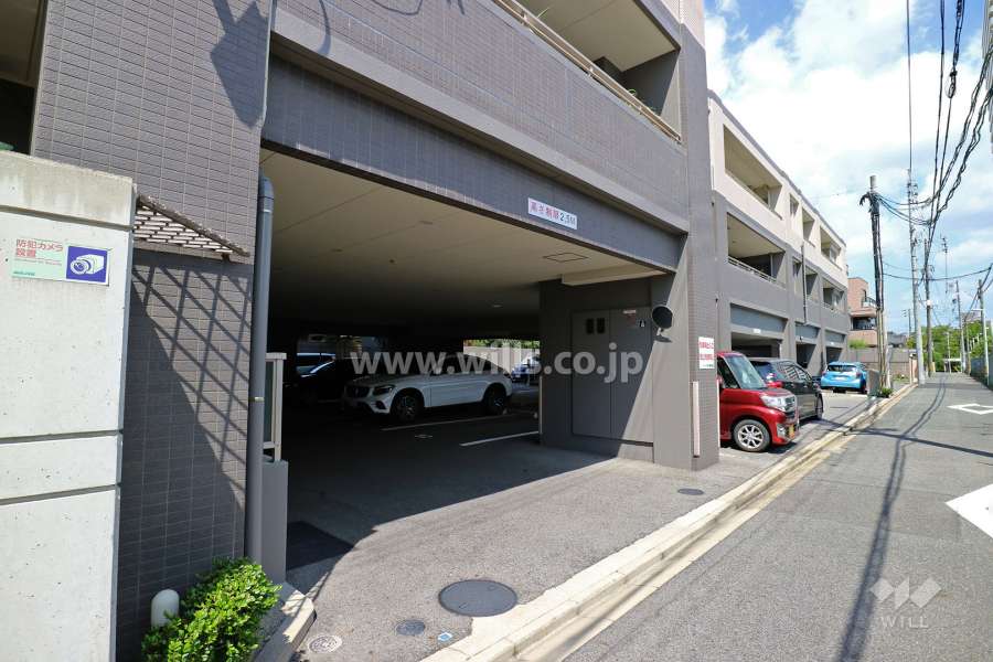 駐車場出入り口