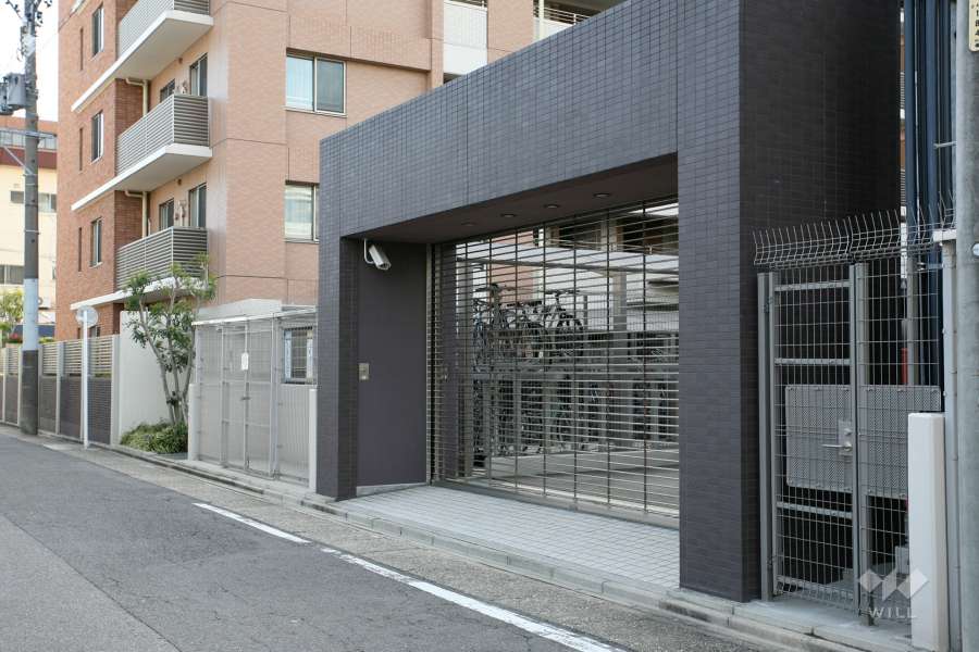 駐車場出入り口（リングシャッター付き）