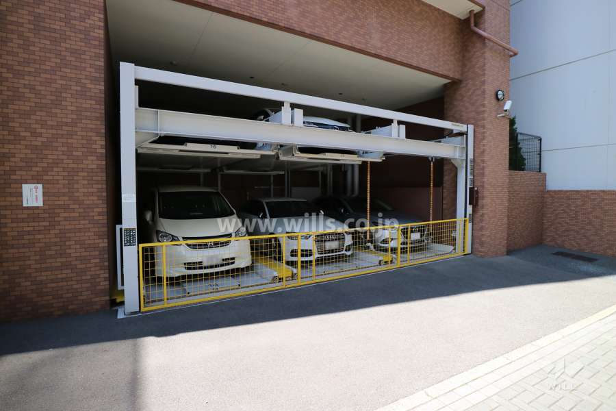 敷地内東側駐車場（屋内機械式）