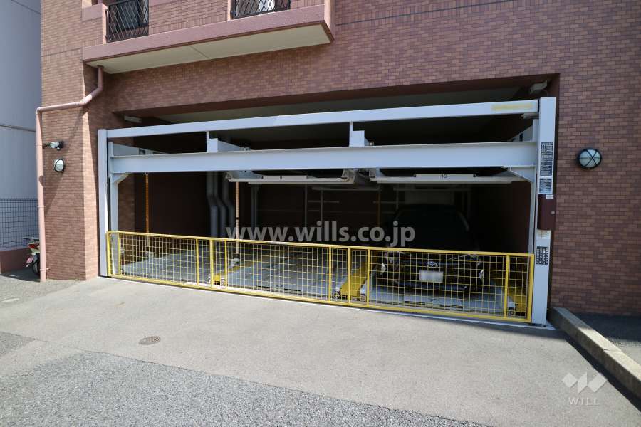 敷地内西側駐車場（屋内機械式）