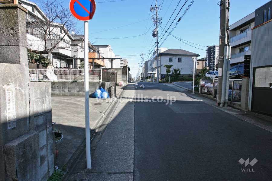 敷地南側の前面道路