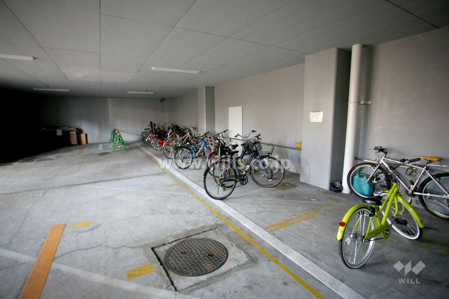 屋内に設けられた駐輪場