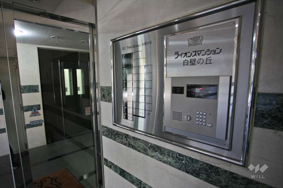 オートロックと案内板