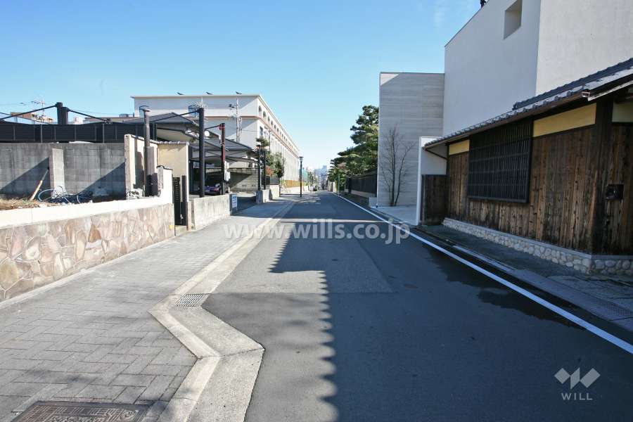 敷地北側の前面道路（白壁筋）