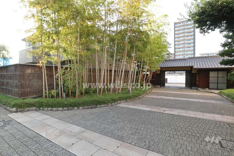 エントランスアプローチ（見附の庭）