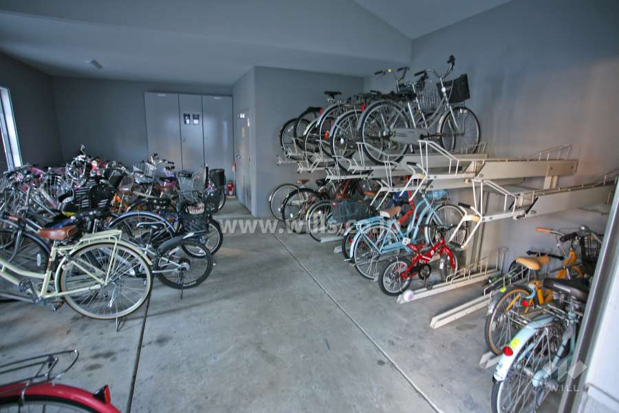 屋内に設けられた駐輪場