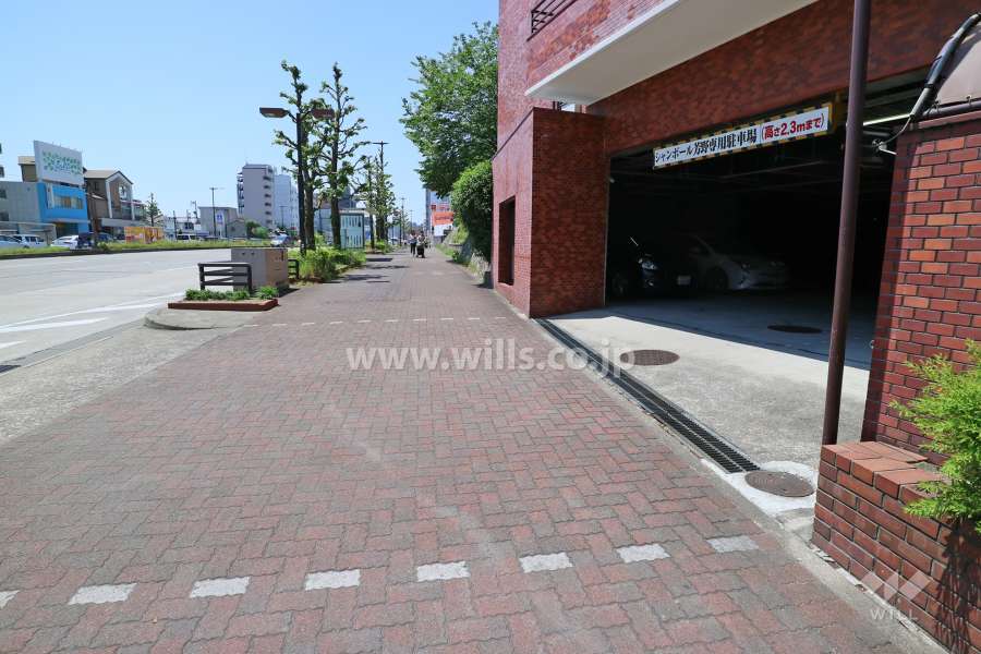 駐車場出入り口