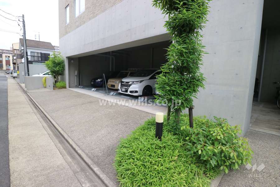 駐車場出入り口
