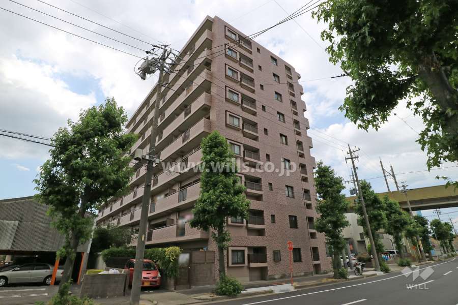 宝マンション大曽根の外観（南東側から）