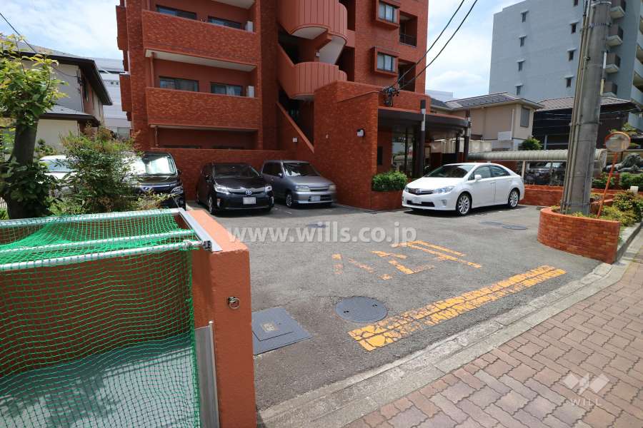 駐車場出入り口