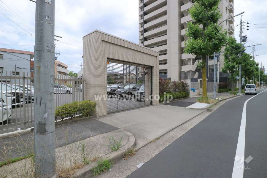 駐車場出入り口（リングシャッター付き）