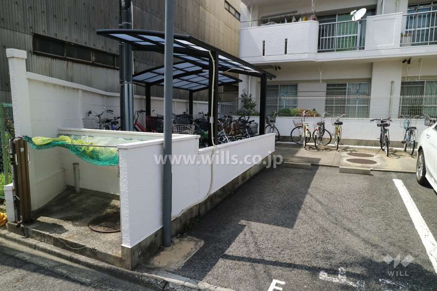 敷地南西部分にある駐輪場