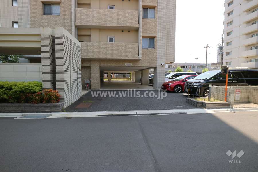 駐車場出入り口