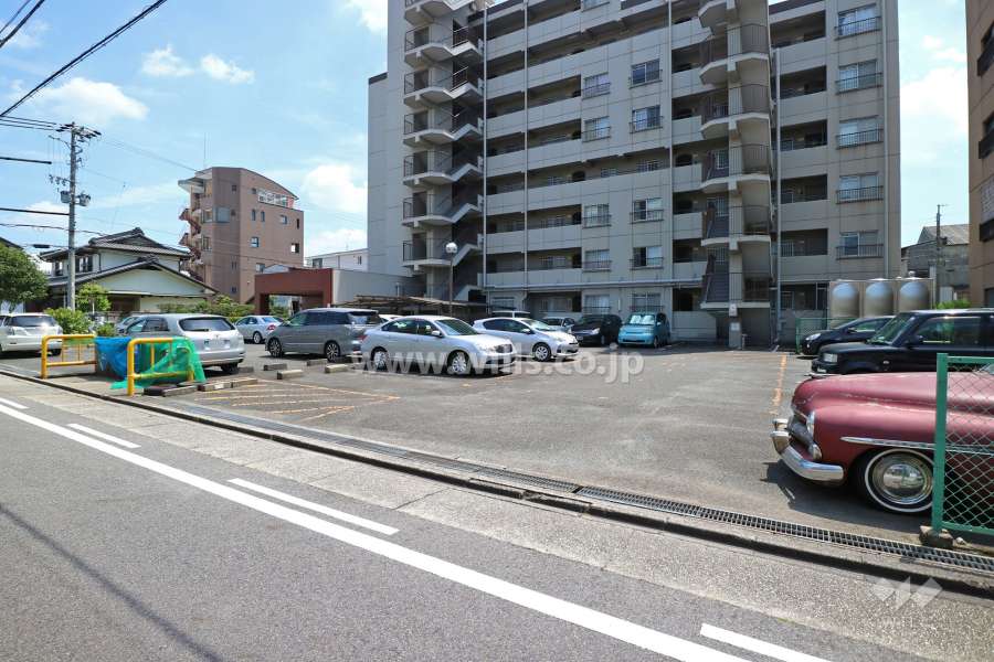 敷地内駐車場（屋外平面式） 
