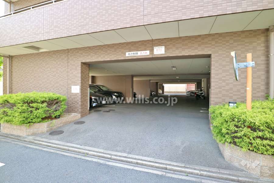 敷地内駐車場（屋内平面式） 
