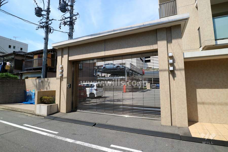 駐車場出入り口（ゲート付き）
