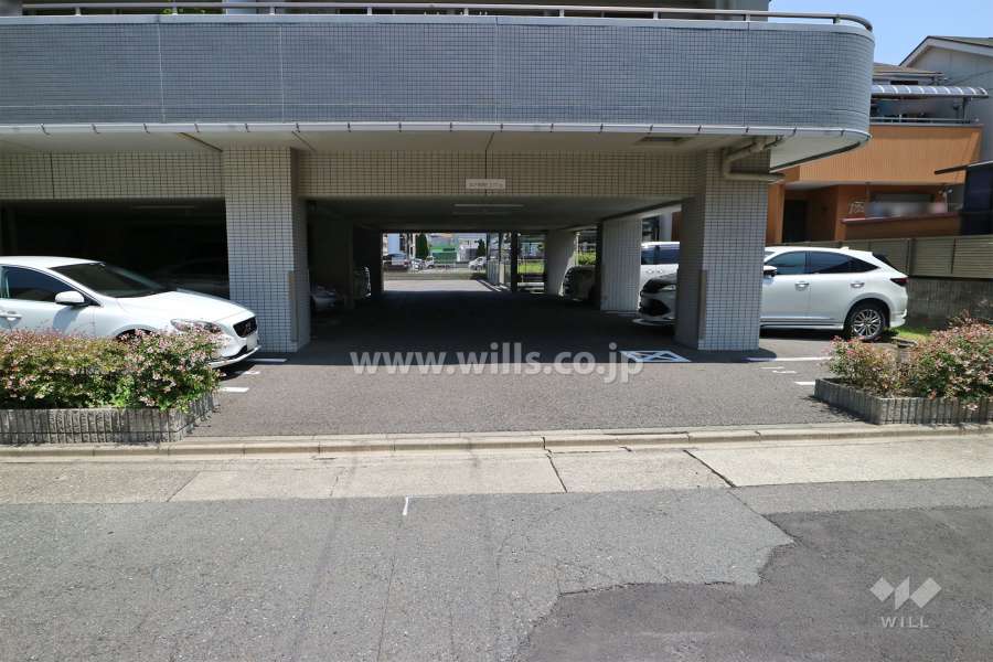 駐車場出入り口