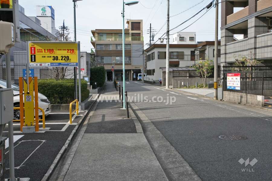 敷地南側の前面道路(東側から)