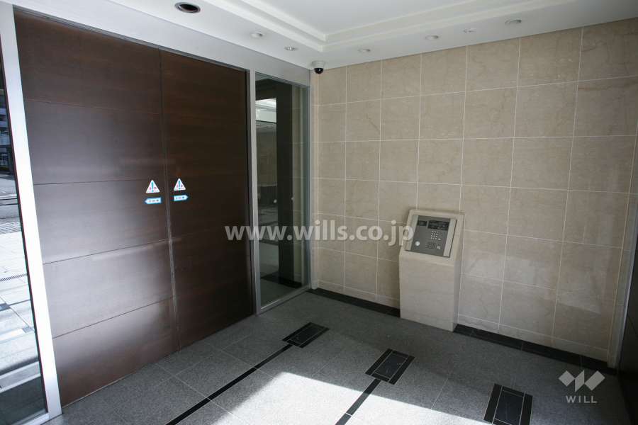 エントランスはオートロック付きです。