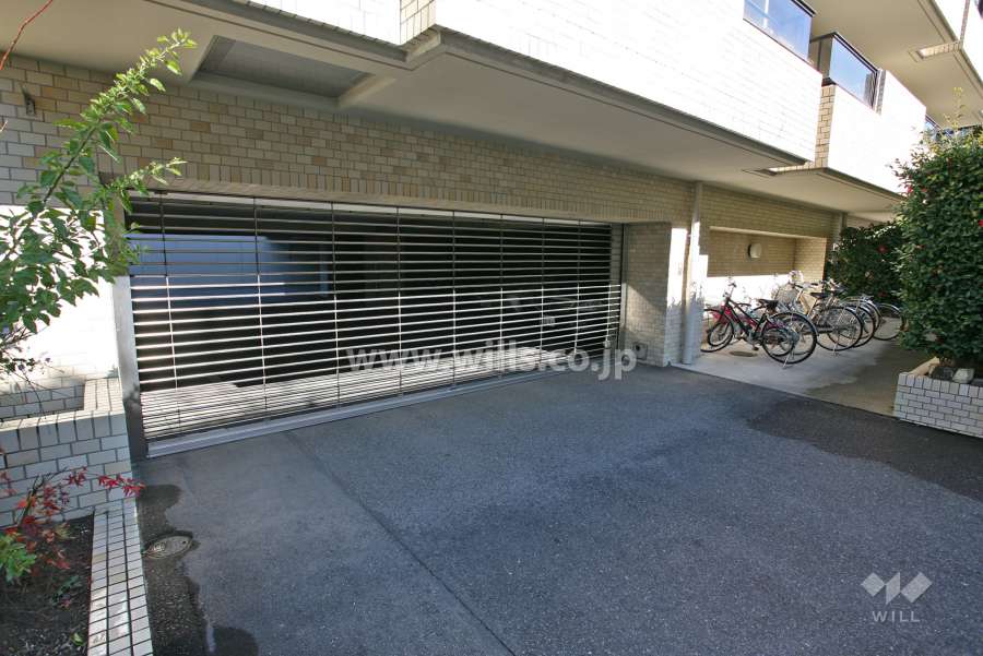 駐車場出入り口(リングシャッター付き）