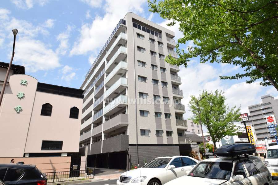 プレサンスロジェ江坂の外観（南西側から）