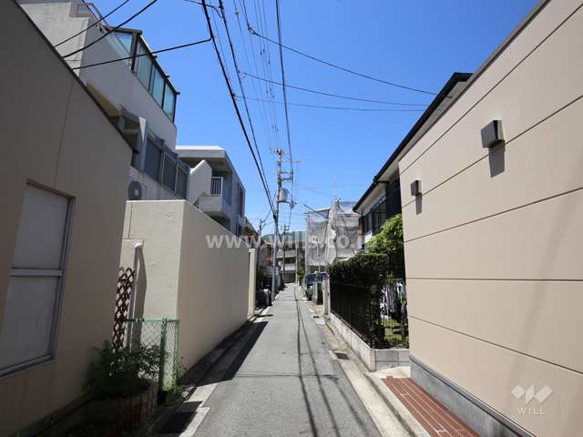 敷地北側の前面道路
