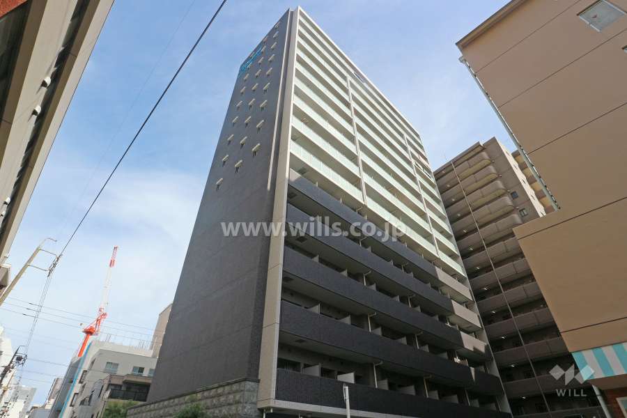 プレサンスジェネ栄の外観（南西側から）