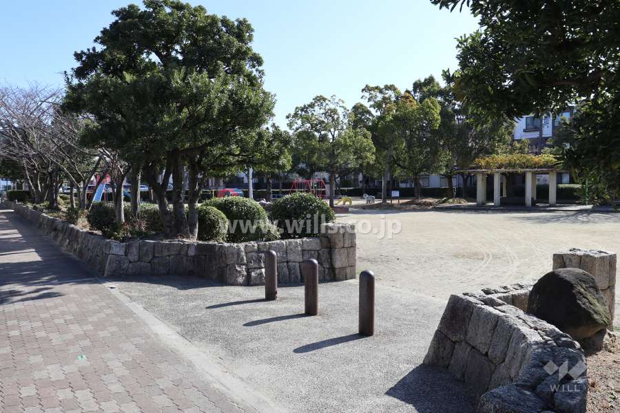 敷地南側の森前公園