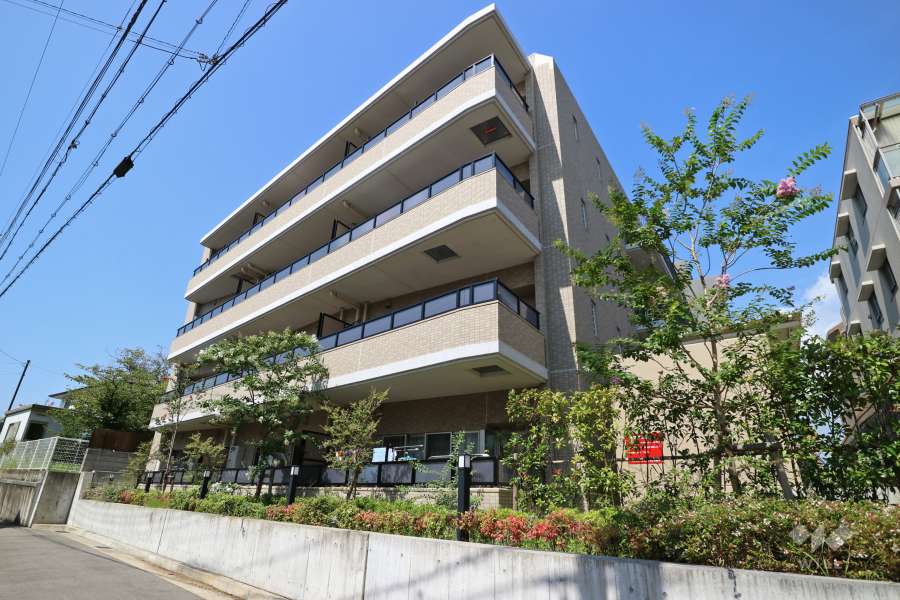 プレサンスグラン甲子園五番町マンションの外観（北東側から）