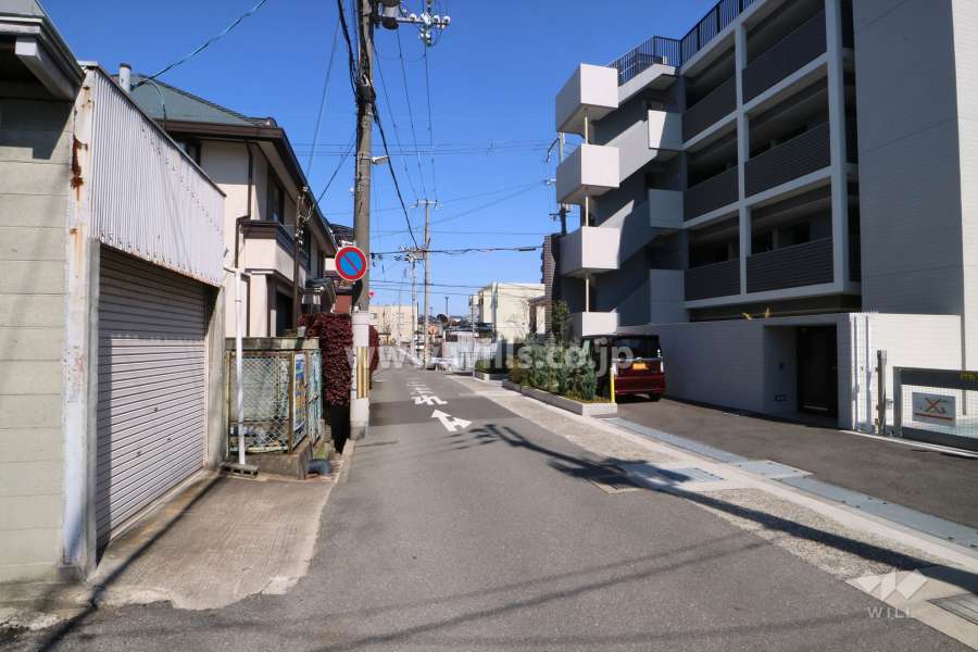 敷地北側の前面道路