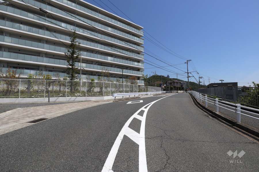 敷地南側の前面道路