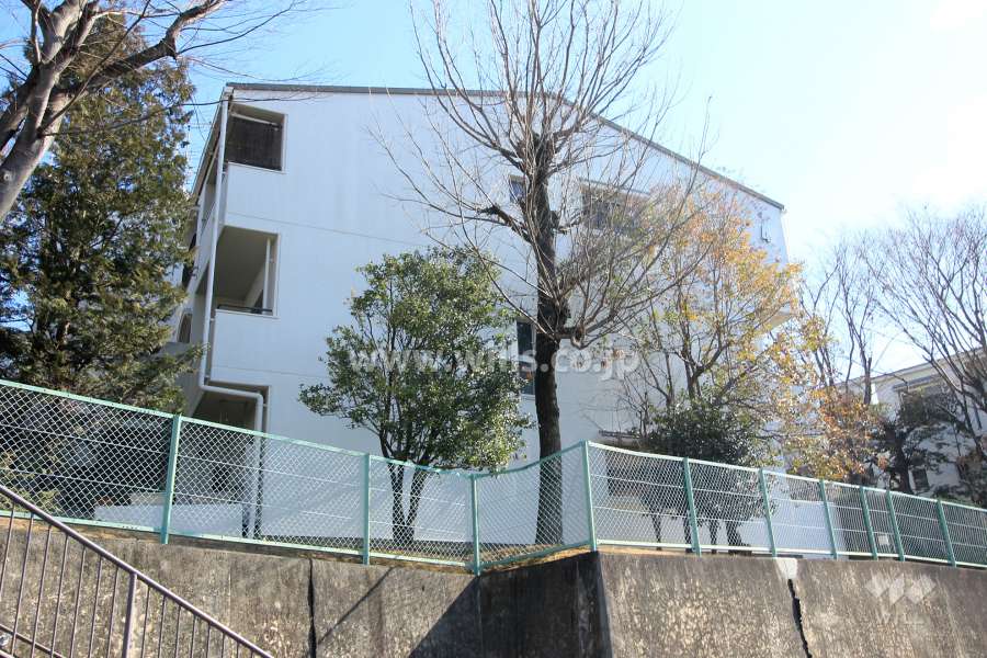 八事本町団地４号棟の外観（北西側から）