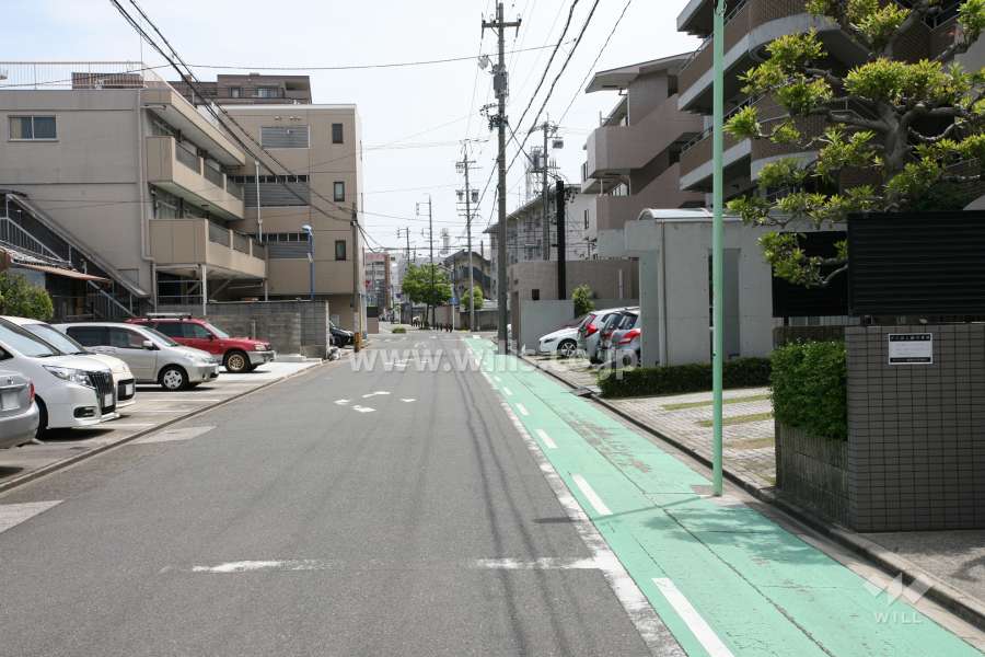 敷地北側の前面道路