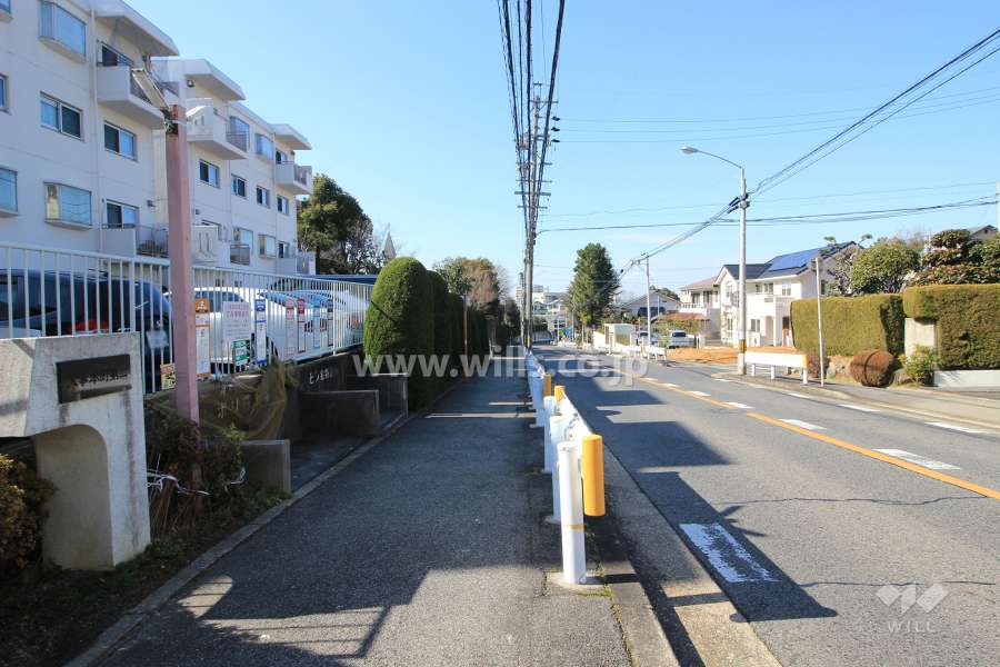 敷地北側の前面道路