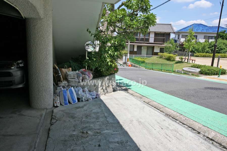 駐車場の出入口