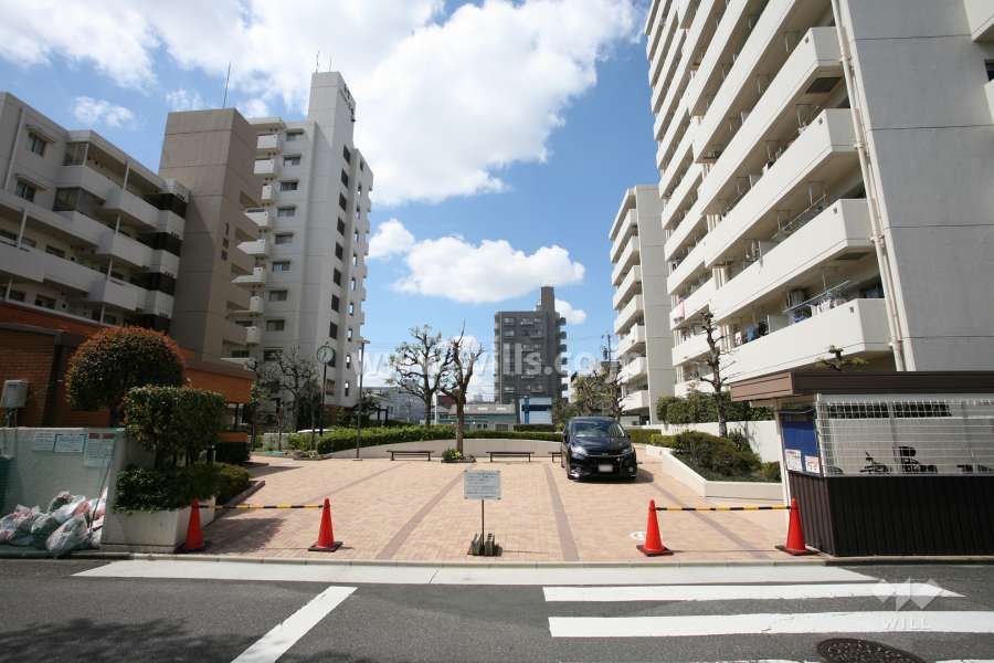 敷地中央にある広場