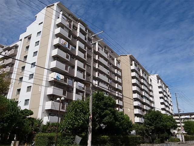 豊中島江住宅（グリーンタウン島江）５号棟の外観（南東側から）