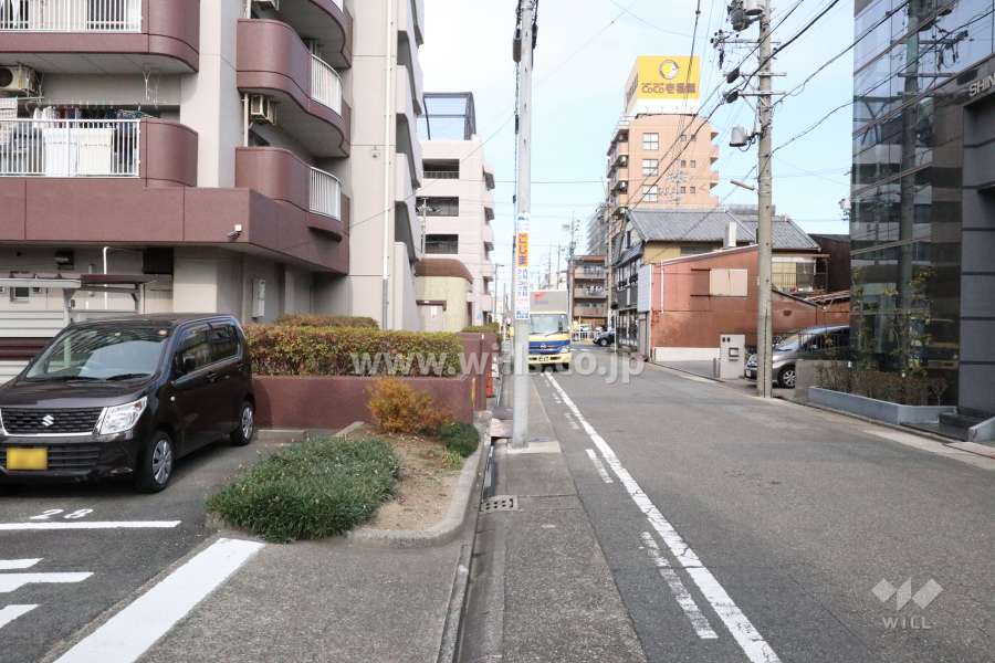 敷地東側の前面道路