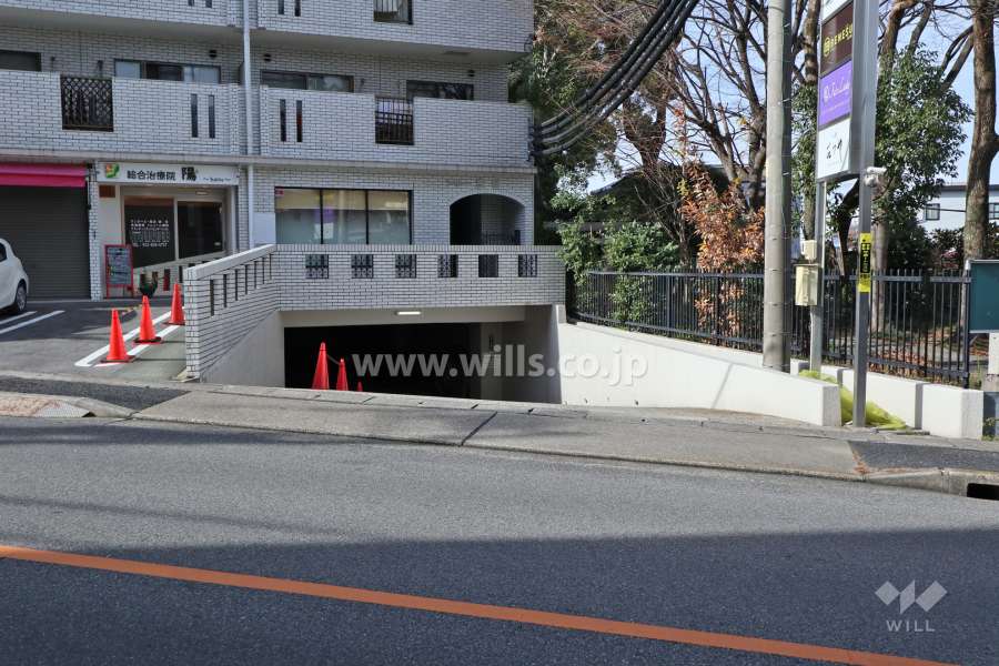 駐車場出入り口