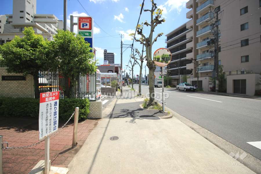 敷地南側の前面道路